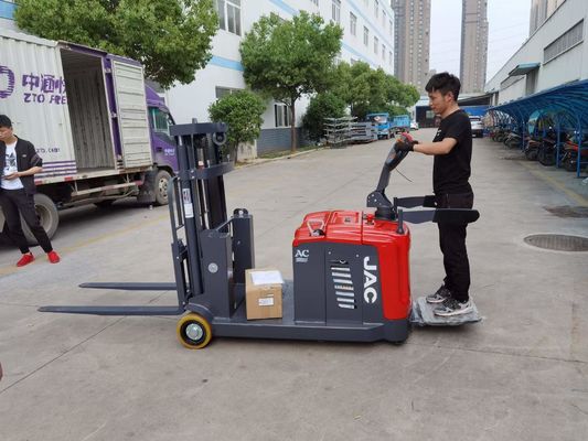 Il carrello elevatore controbilanciato elettrico Walkie cavalca gli impilatori 1500kg