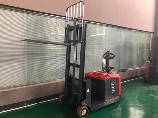 Il carrello elevatore controbilanciato elettrico Walkie cavalca gli impilatori 1500kg